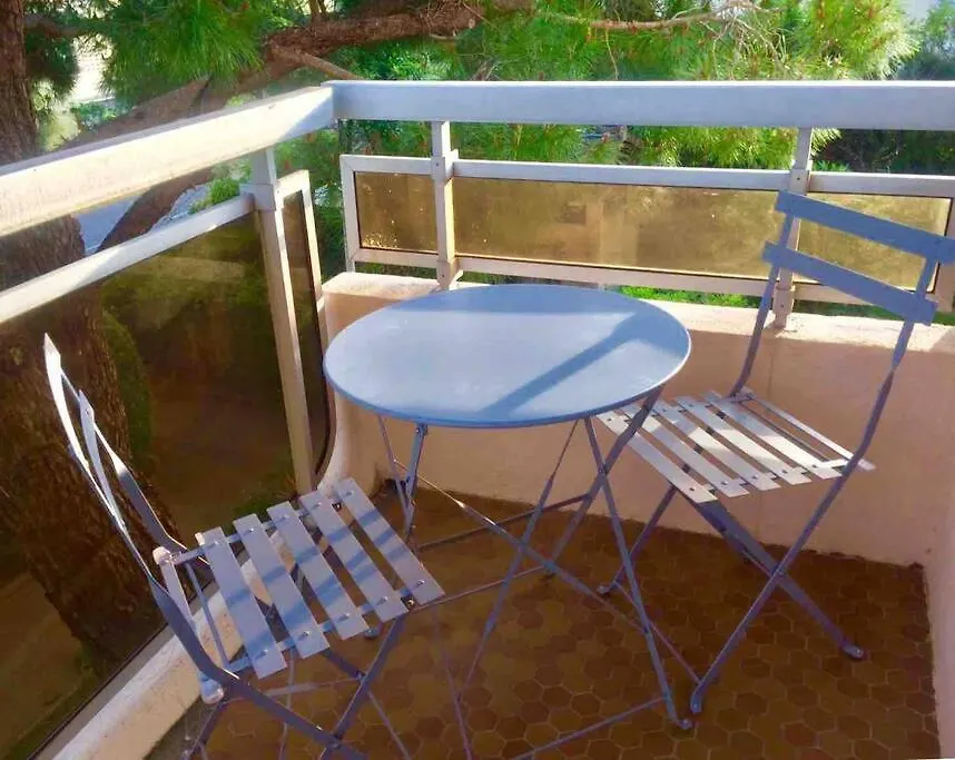 Sunny, Modern Apartment 邦多勒