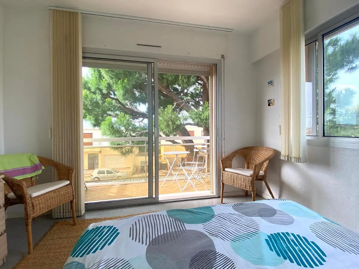 Sunny, Modern Apartment 邦多勒